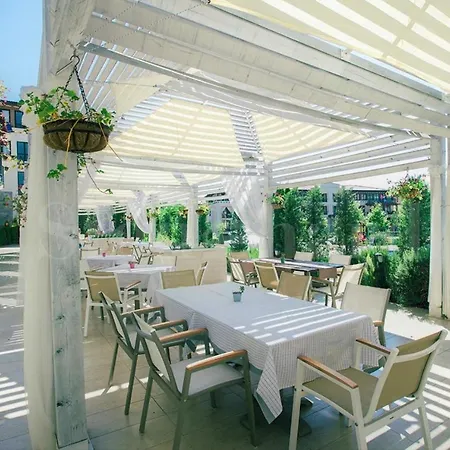 Art At Live Resort: Poolside Terrace Retreat Apartment Sozopol