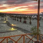 Art At Live Resort: Poolside Terrace Retreat Apartment