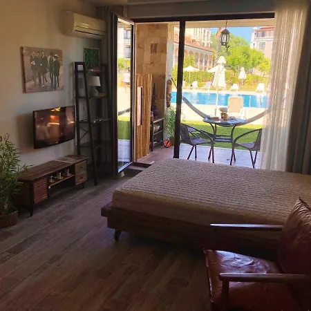 Private Art Studio - Ground Floоr With Terrace And Green Patio Just Infront Ot The Pool - Just Infront Of Kavatsi Beach *