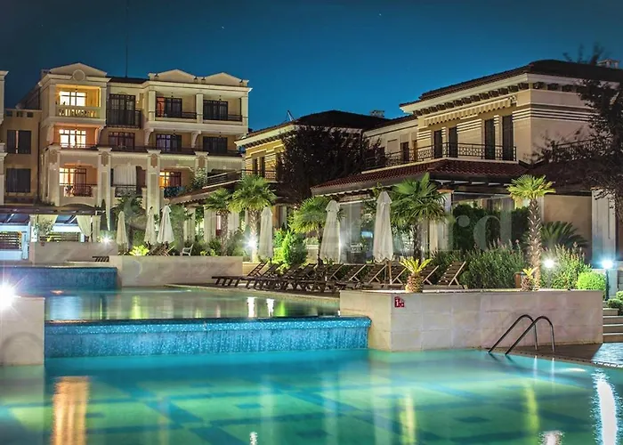 Apartment Art At Live Resort: Poolside Terrace Retreat *