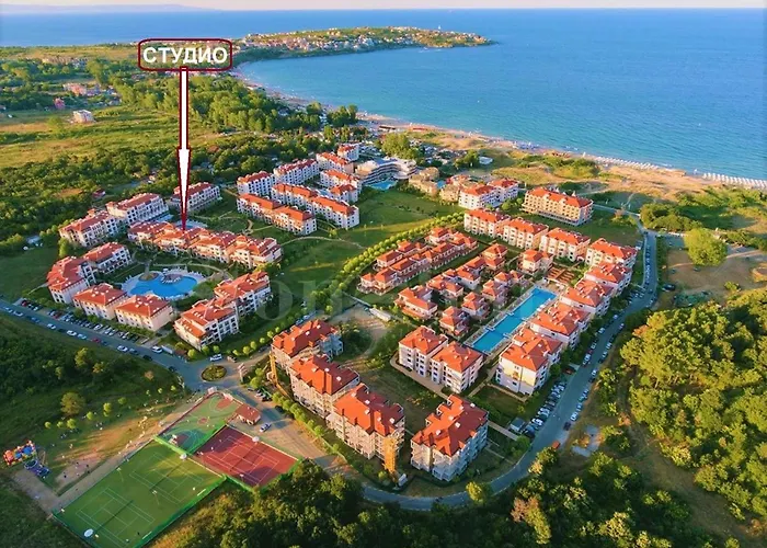 Apartment Art At Live Resort: Poolside Terrace Retreat *