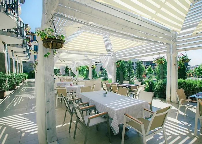 Art At Live Resort: Poolside Terrace Retreat Apartment Sozopol