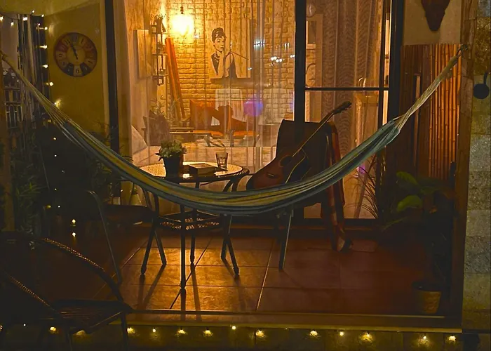 Art At Live Resort: Poolside Terrace Retreat Apartment *