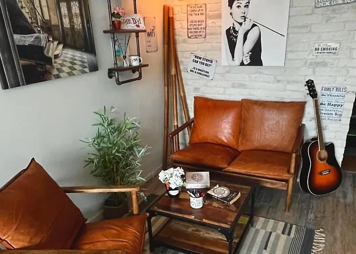 Art At Live Resort: Poolside Terrace Retreat *